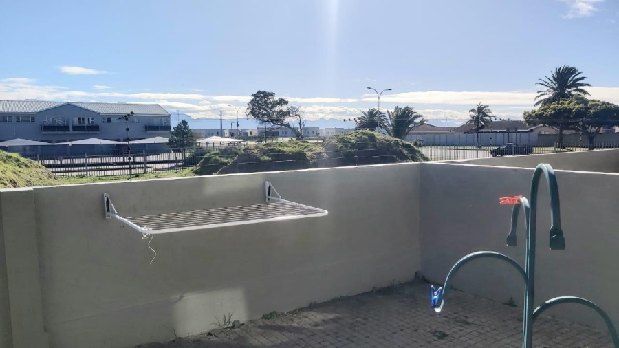 2 Bedroom Property for Sale in Heiderand Western Cape